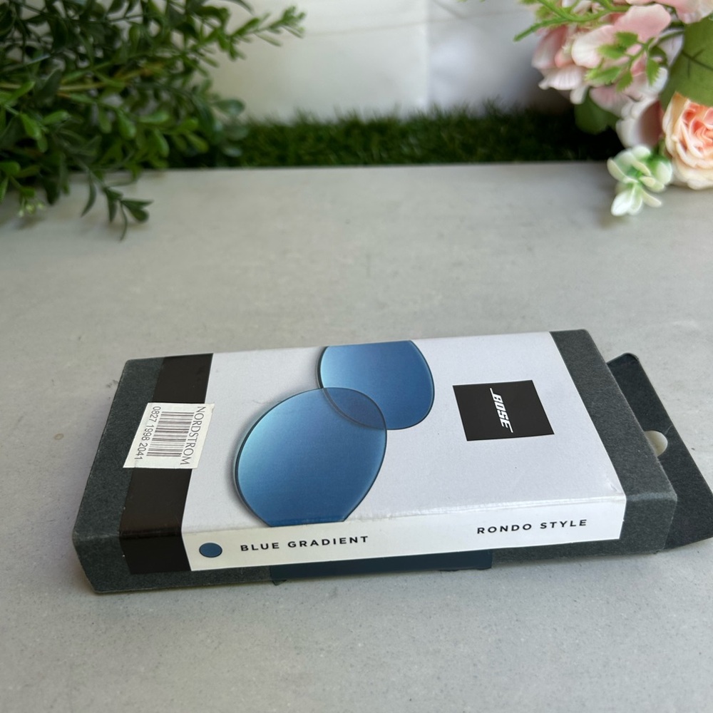 BOSE LENSES RONDO GRADIENT BLUE US M
MADE IN TAIWAN
SN 080964Z92260096AC
New